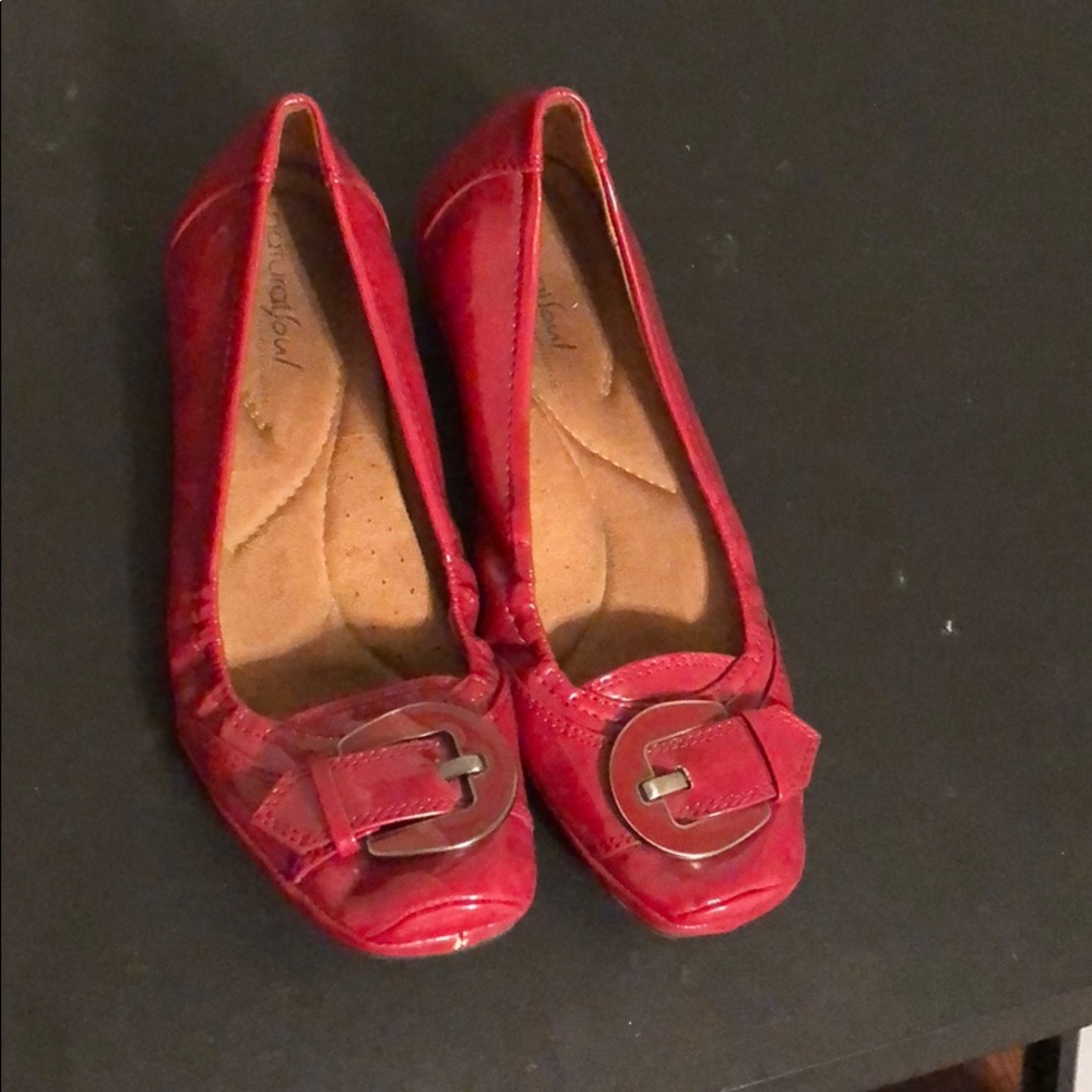 Natural soul red flats